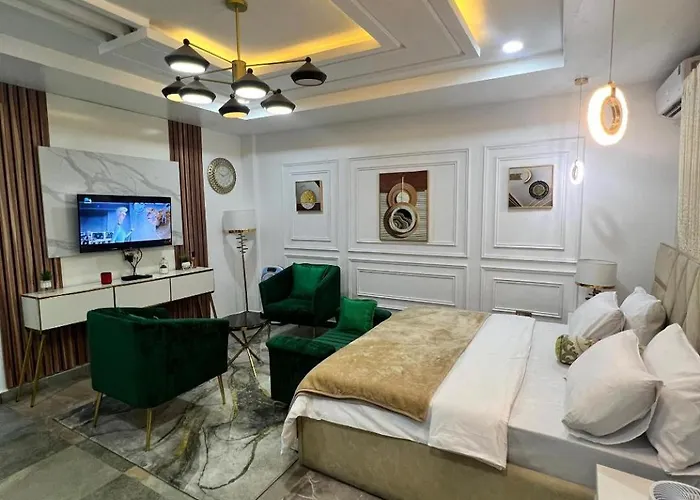 Apartment 004 Royale