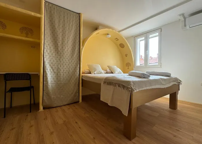 Plutus Apartments And Rooms With Free Parking