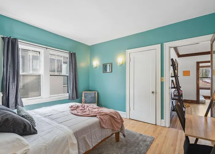 Garden Apt, Majestic Mpls Duplex