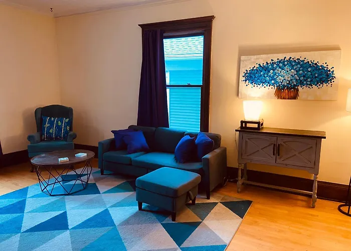 Treetop Apartment In The Heart Of Mpls