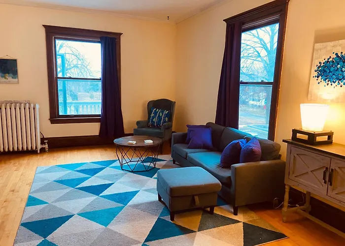 Treetop Apartment In The Heart Of Mpls