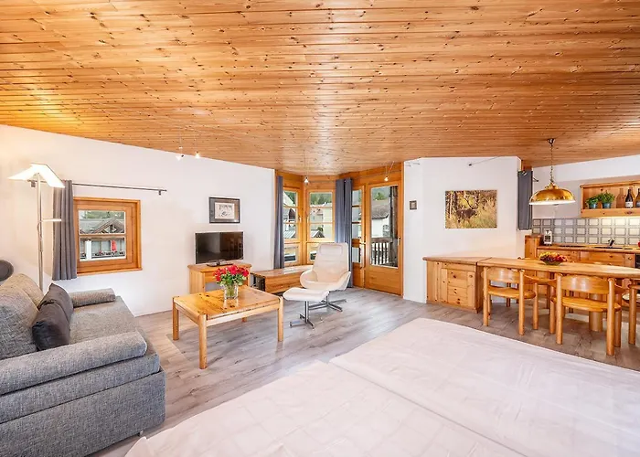 Schweizerhof Ferienwohnungen Lenzerheide Haus 1