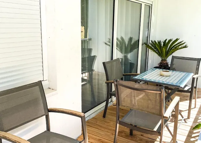 T3 Moderne Avec Balcon Terrasse Et Parking Gratuit