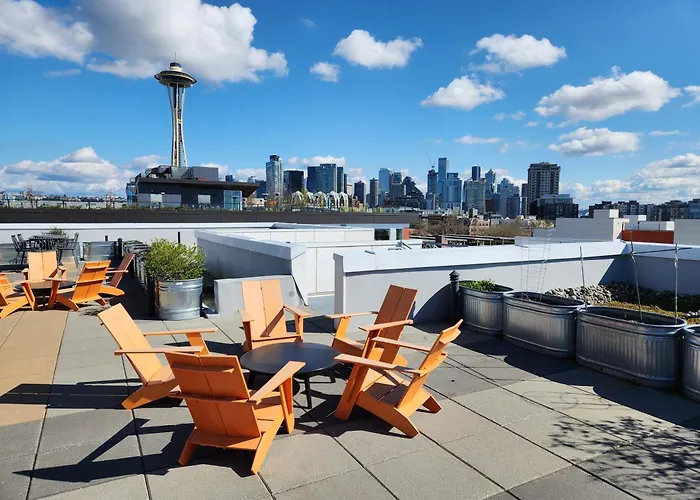 Queen Anne Abode - 1 Block From Cpa! - Free Parking!