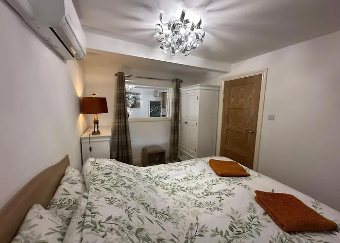 Thee Olde Cow Shed Cottingham, Central Location, 500 Meters From Cottingham Train Station, Close To Hull & Beverly, Free Parking & Wi-Fi , Entire Detached Property