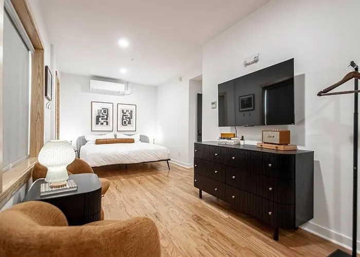 Heart Of Downtown, Steps To Bathhouses & Restaurants, Room # 102