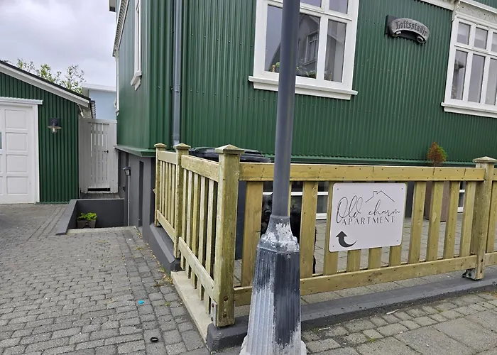 Old Charm Apartment - Keflavik Downtown