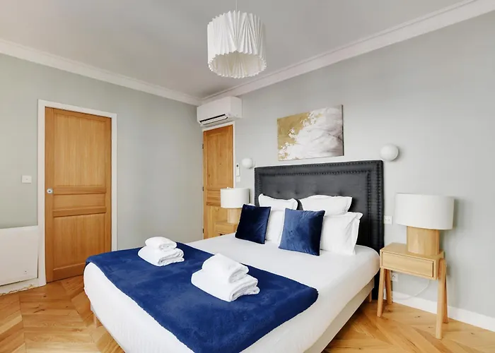 Pick A Flat'S Apartments In Montmartre - Rue Lepic