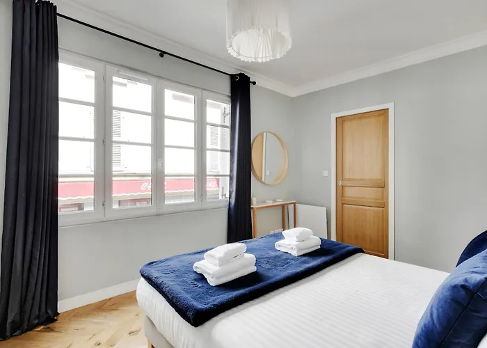 Pick A Flat'S Apartments In Montmartre - Rue Lepic