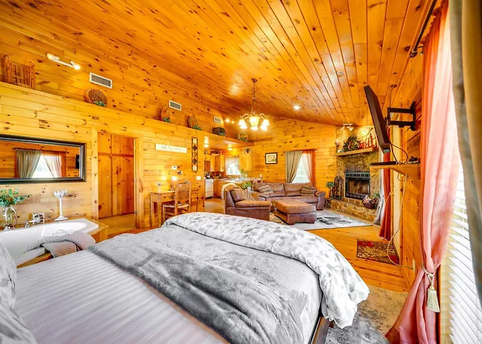 Scenic Oklahoma Studio Cabin On 80 Acres W/ Views!