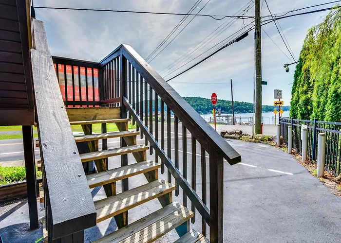 Walk To Harveys Lake! Modern Apt W/ Water Views