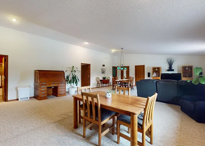 Cozy, Walkable Helena Apartment! Dogs Welcome