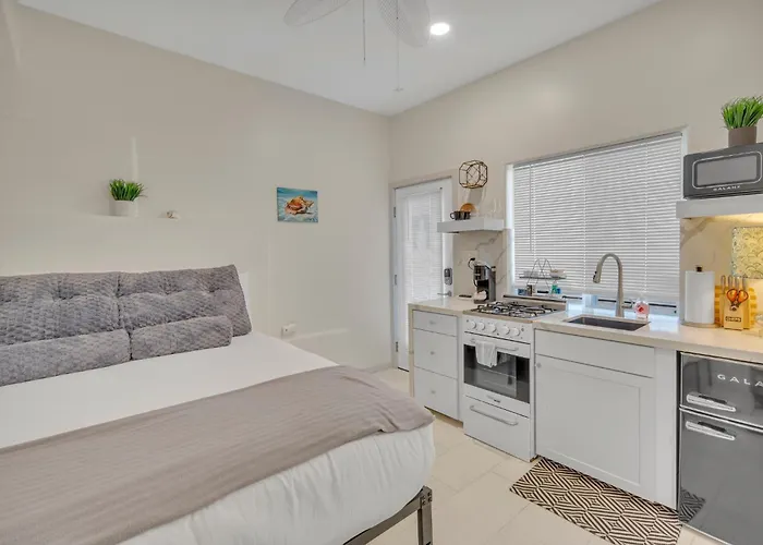 The Shining Sea Studio, Steps From The Beach, Downtown Oceanside With Private Patio