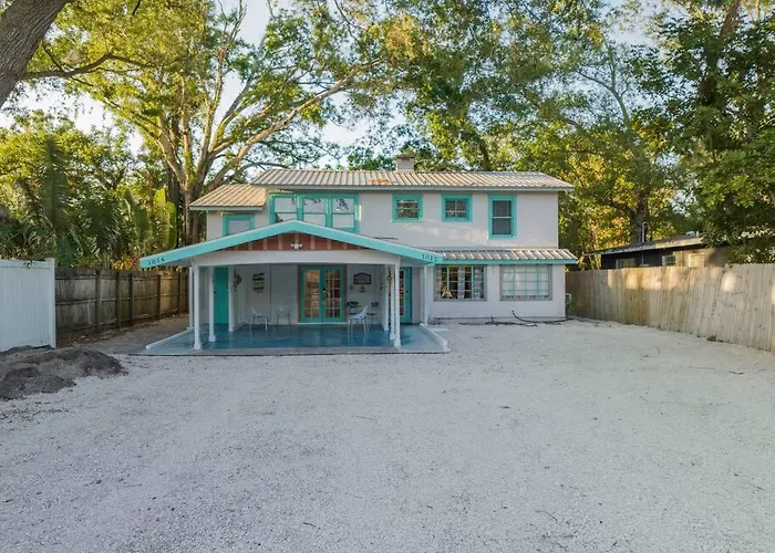 2Br At Lecom Park Downtown Beaches & Ample Parking Space
