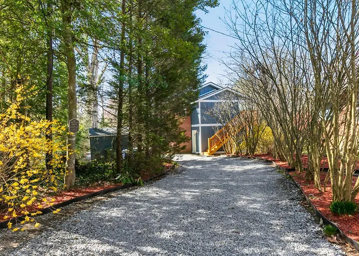 Modern & Cozy On Private Lane, Minutes To Airport