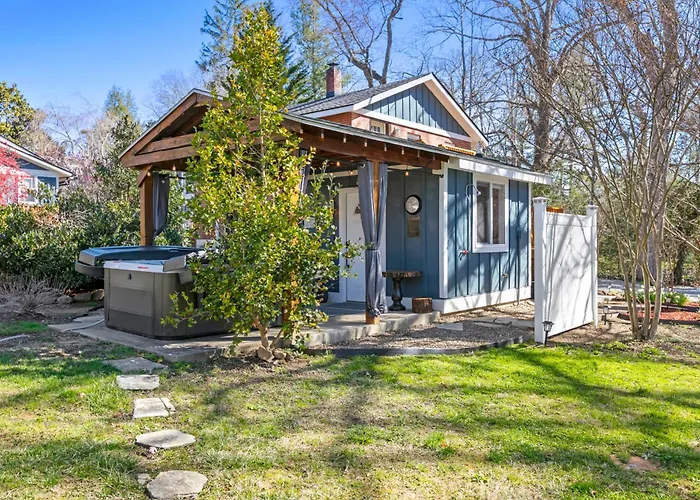 Modern & Cozy On Private Lane, Minutes To Airport
