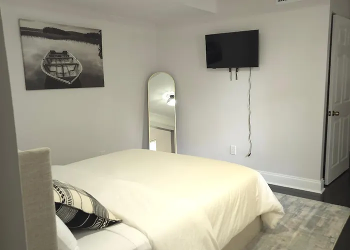 Luxe Studio With A Great Location Lawrenceville