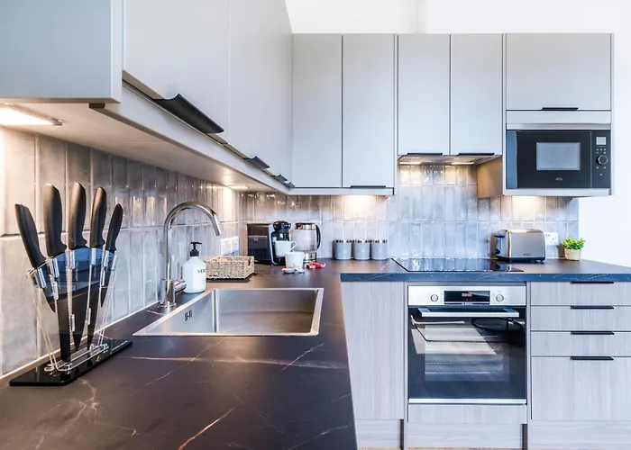 Cozy 2 Bedroom Apartment In Sutton