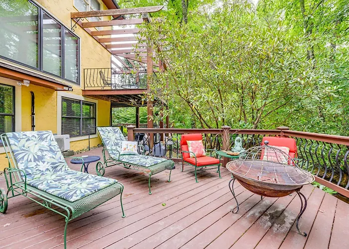 'Chateau On Compass Creek' Quiet Hayesville Escape