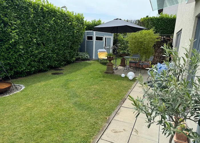Schoene Wohnung Mit Ausblick Und Gartensitzplatz