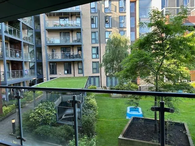 Three Bedroom Stylish London Apartment
