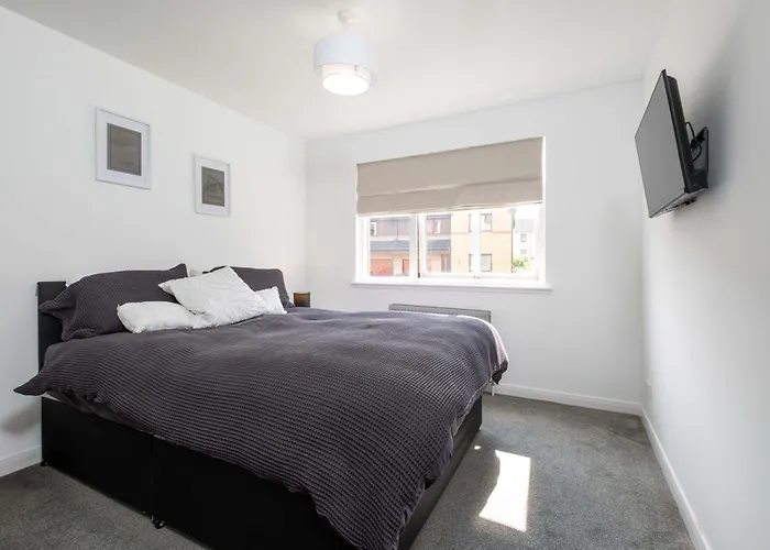 Langley House Dundee 5 Bedroom Sleeps 5 Free Parking Fast Wi-Fi Near Stannergate