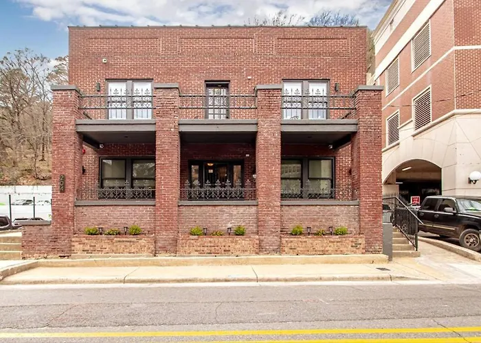 Steps To Bathhouses, Restaurants, Heart Of Downtown, Room # 301