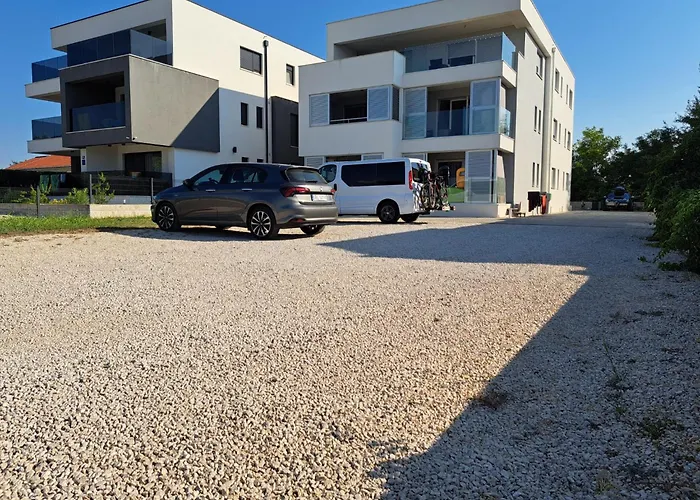 B & R Summer Breeze Apartments