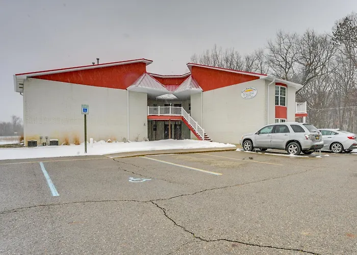Close To Saginaw Bay Waterfront! Pigeon Studio