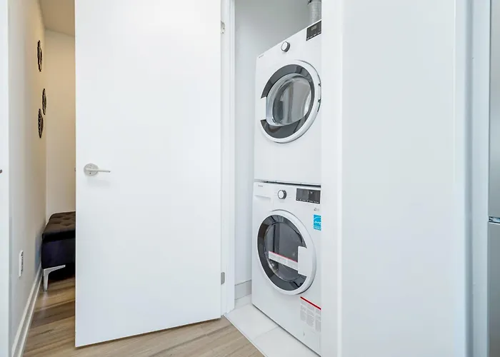 City View 1Br Condo - King Bed & Private Balcony