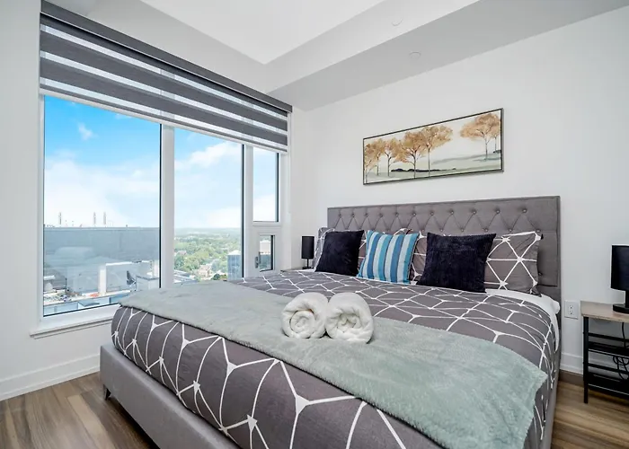 City View 1Br Condo - King Bed & Private Balcony