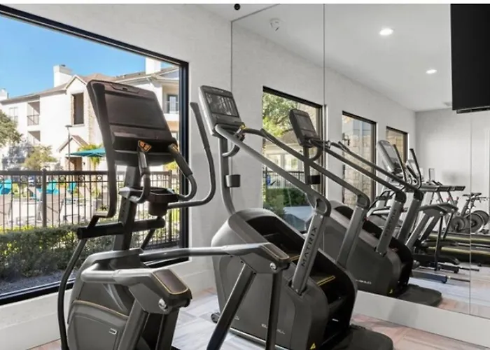 Vibrant Oasis In The Heart Of Midtown & Downtown