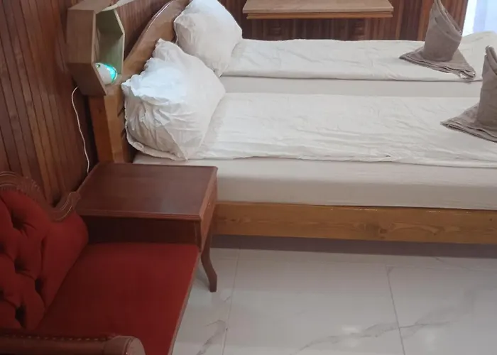 R4 Rolleder Apartman-Haz