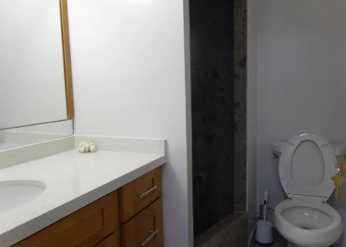 Waikiki Studio Steps To Beach-Mall Free Parking-Wifi