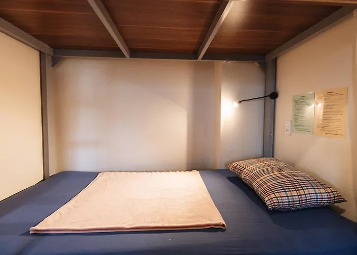 9 Hostel And Suites