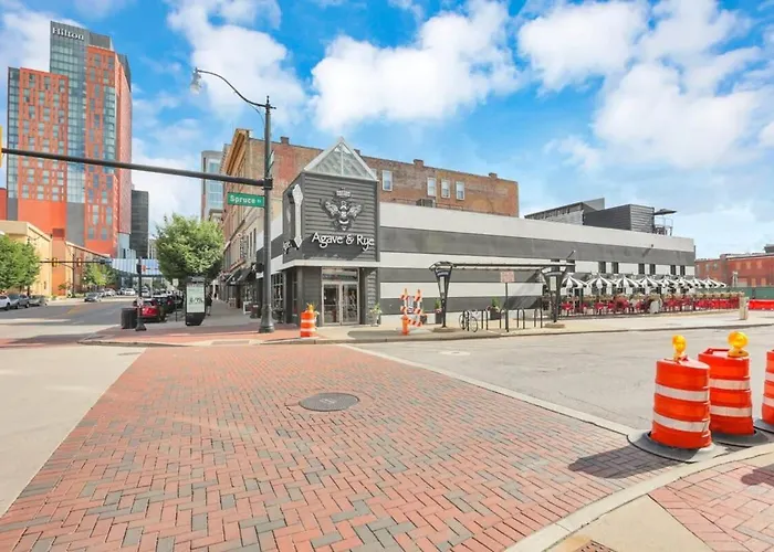 The Urban Oasis - 2 Bedroom - Great Location