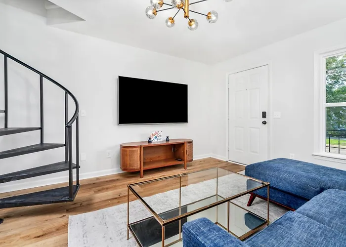 Remodeled And New - Walk To Downtown Auburn