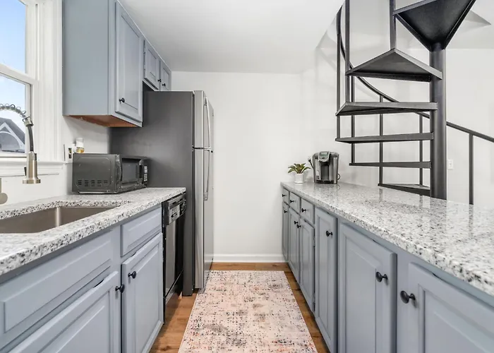 Remodeled And New - Walk To Downtown Auburn