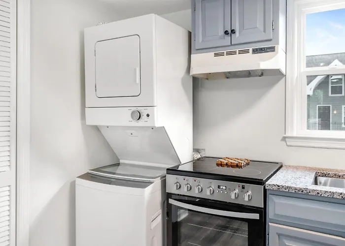 Remodeled And New - Walk To Downtown Auburn