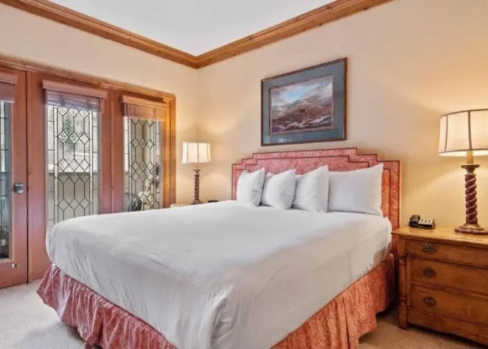 The Charter 2 Bedroom Ski In, Ski Out Vacation Rental With Hot Tub Access And Easy Walk To Village