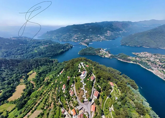 Hotel perto da faculdade: Casa de Casarelhos - Gerês - AC - Barbecue