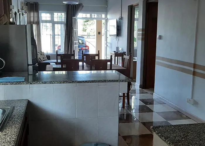 Ground Floor Lovely Two Bedrooms Apartment