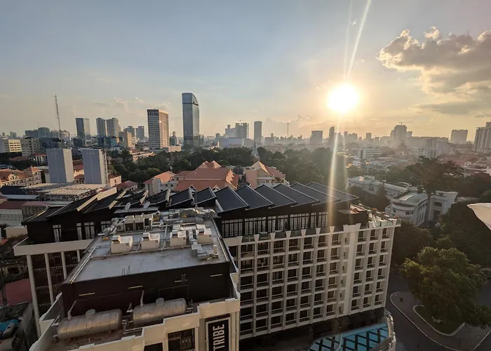 Claudio Homestay - 11Th Floor - City Views - 55 Uhd Tv