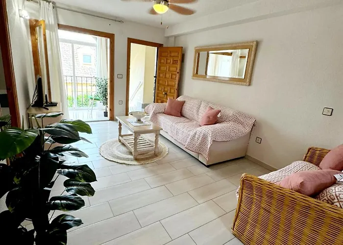 Apartamentos Rosi - 5-10 Minute Walk To La Zenia Beach, Sea View, Beach Bar, Cliff Walk, Shops, Paddys Point, Cabo Roig - Free Fast Fibre Optic Broadband, Free Parking, Tassimo Coffee Machine, Tv Firestick Compatible