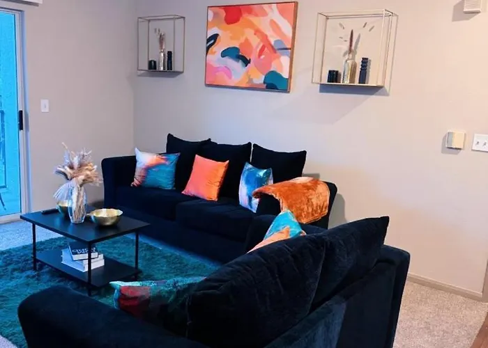 Vibrant Oasis In The Heart Of Midtown & Downtown