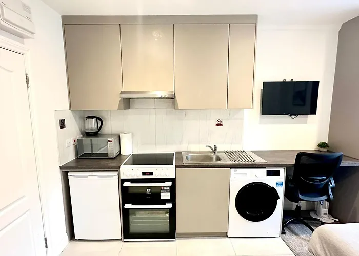Bright Modern, Private Apartment,15 Mins To Central London