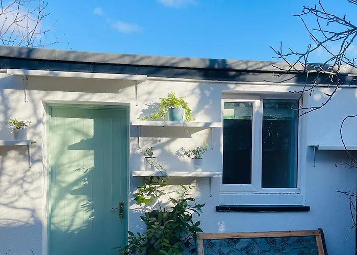 Zen Garden Hideaway. Close To Harry Potter&Trains.