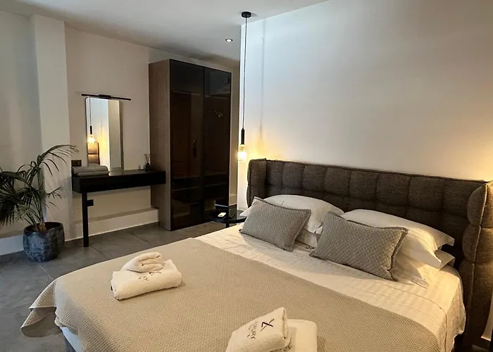 X Luxury Suites
