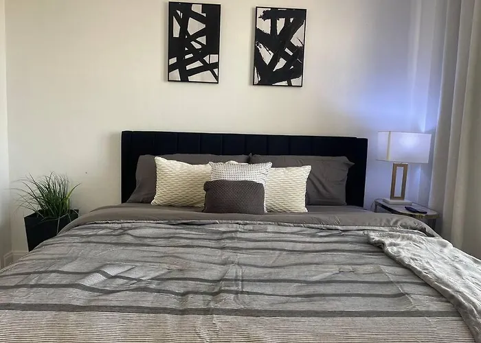 Luxe Skyrise Condo Downtown Jax