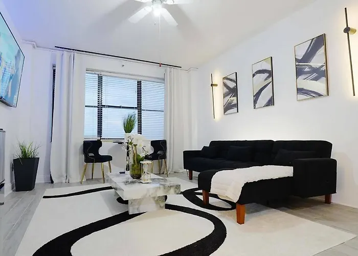 Luxe Skyrise Condo Downtown Jax